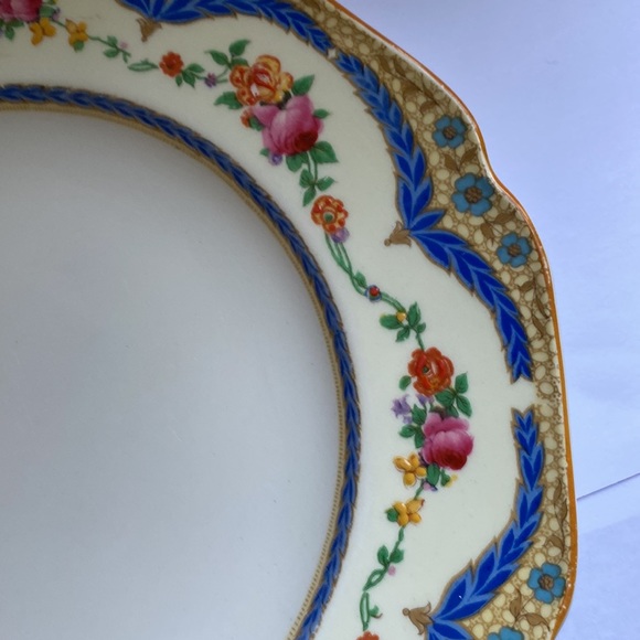 Crown Ducal 10 inch dinner plate. Beautiful pattern made in England - Picture 3 of 8